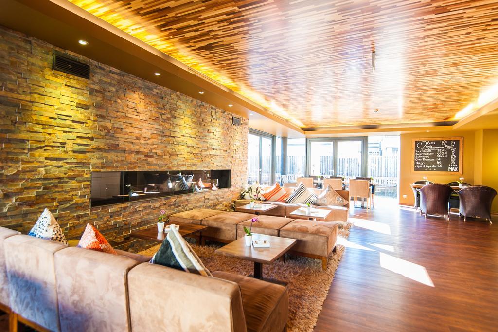 Living Max Hotel Целль-ам-Зе Экстерьер фото